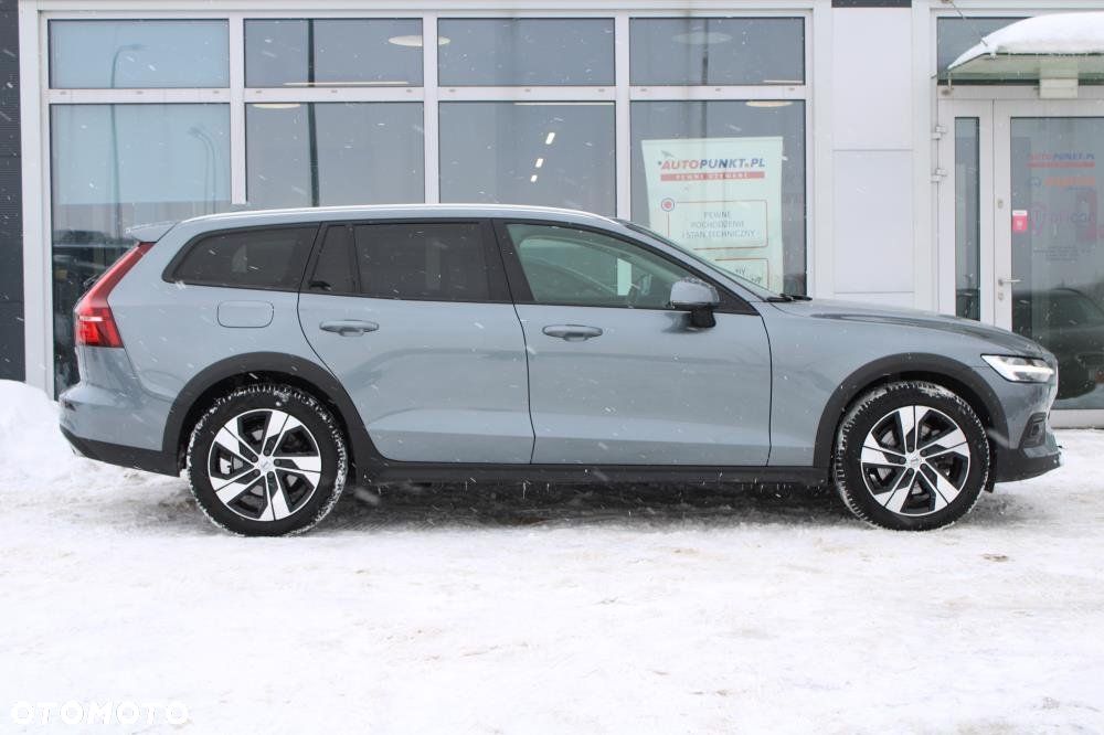 Volvo V60 Cross Country - 5