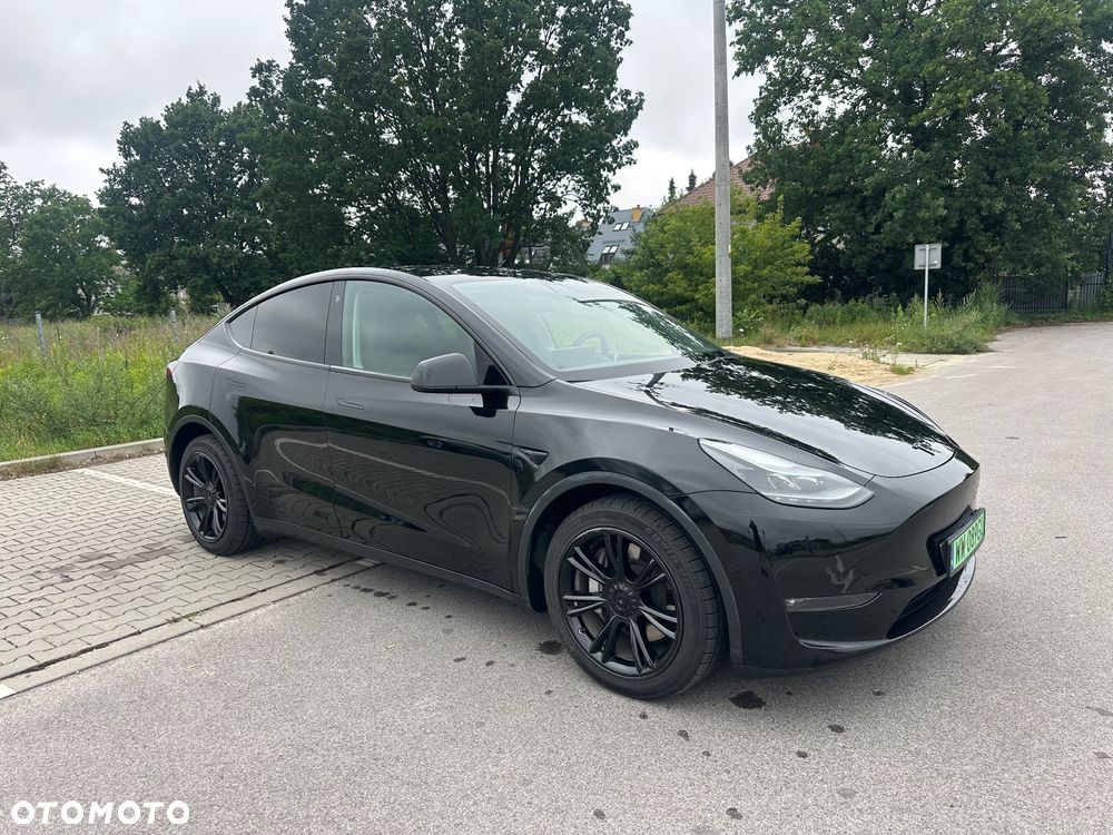 Tesla Model Y Long Range AWD - 3