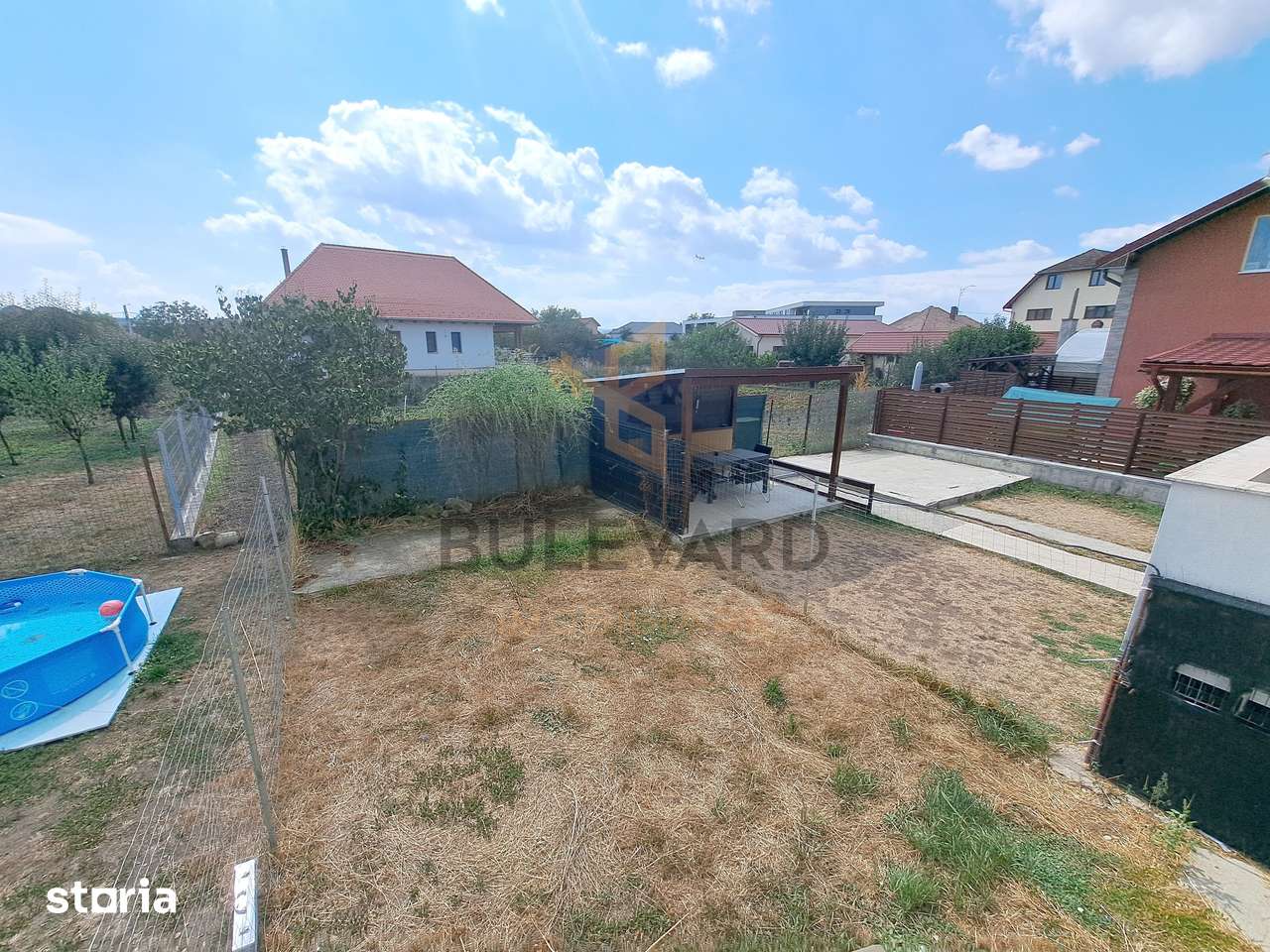 Apartament 2 camere decomandate, gradina proprie, 2 locuri de parcare — fotografia 1
