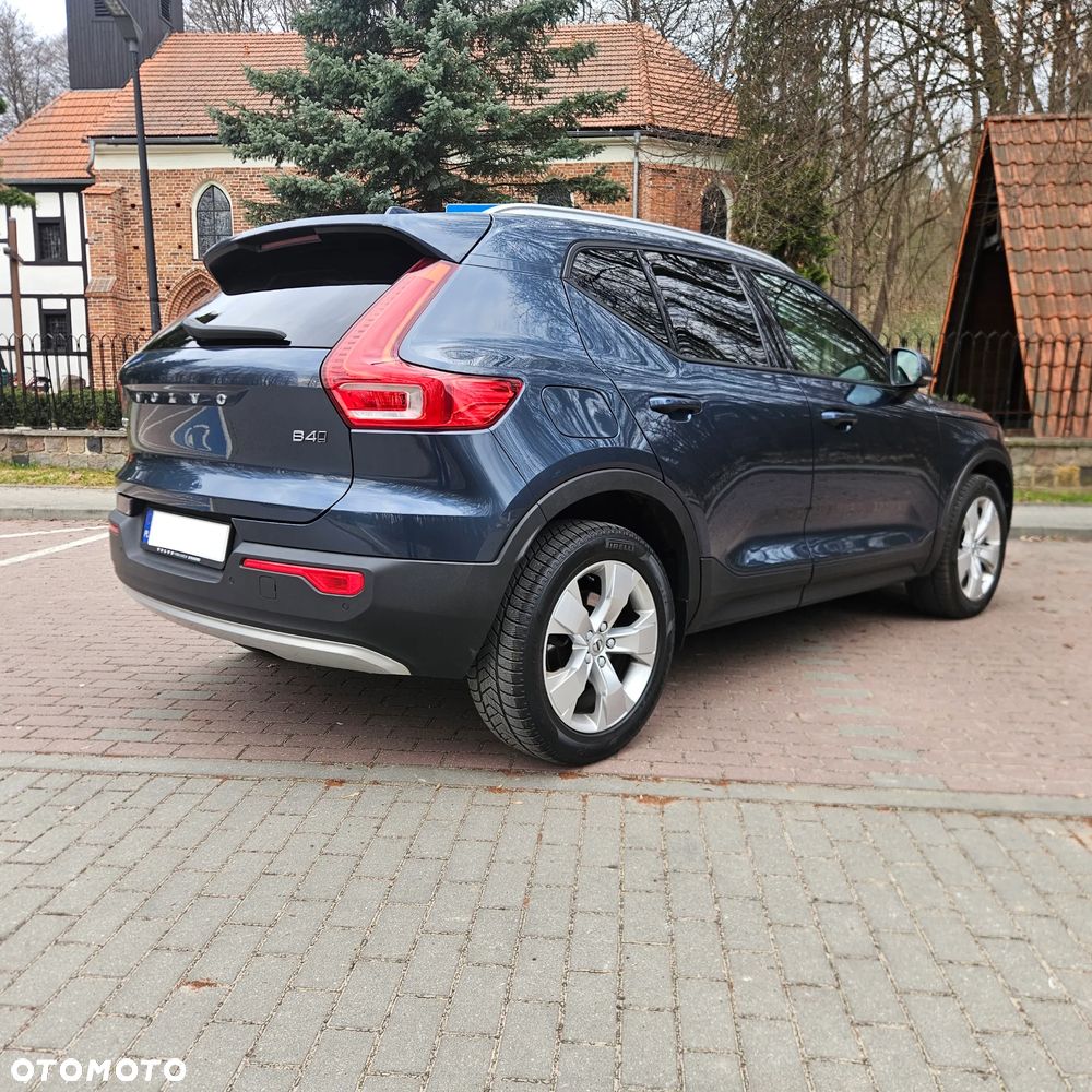 Volvo XC 40 B4 B AWD DKG Momentum Pro - 3