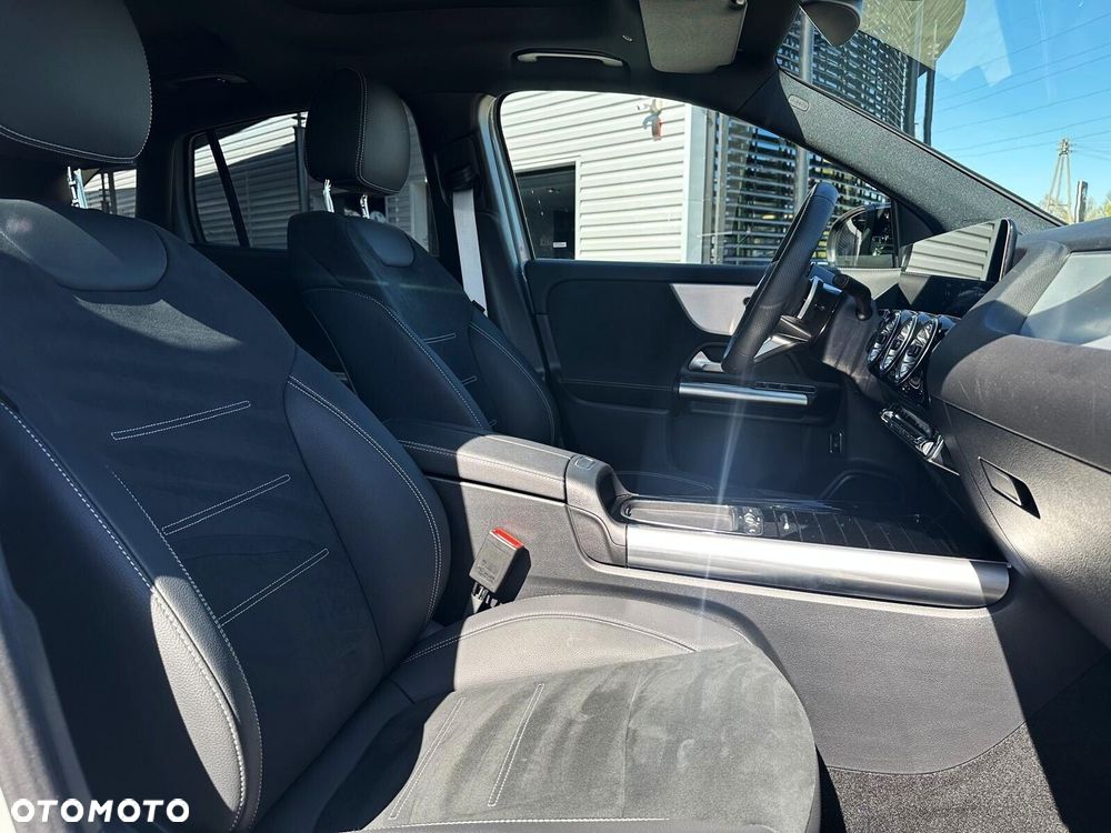 Mercedes-Benz GLA - 14