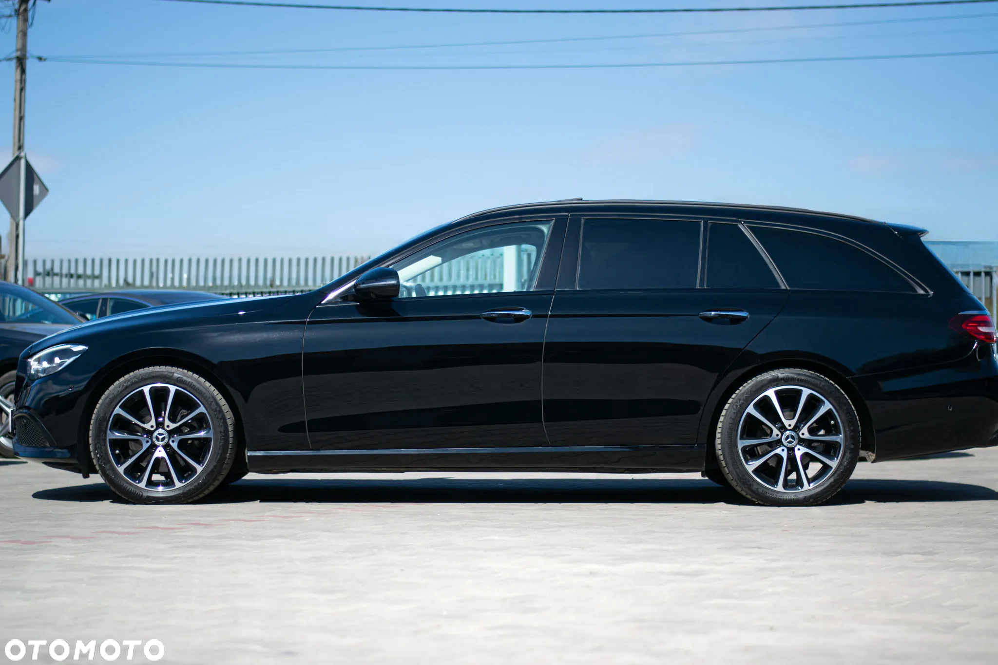 Mercedes-Benz Klasa E 220 d 4Matic T 9G-TRONIC Avantgarde - 32