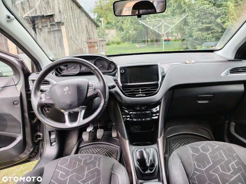 Peugeot 2008 1.2 Pure Tech Style S&S - 7