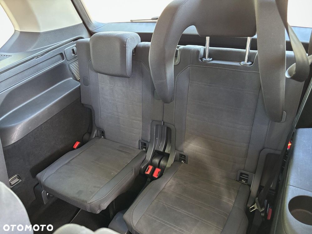 Volkswagen Touran - 16