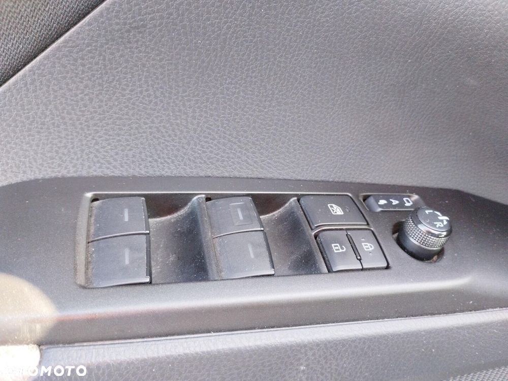 Toyota Camry 2.5 Hybrid Comfort CVT - 23