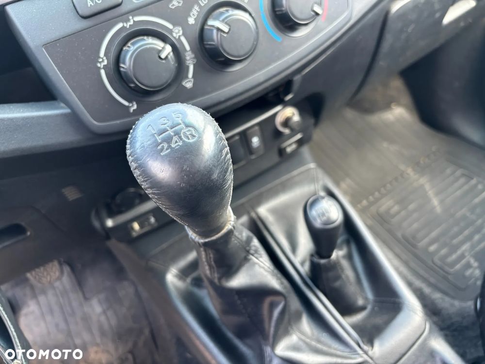 Toyota Hilux 2.5 D-4D SR5 - 26