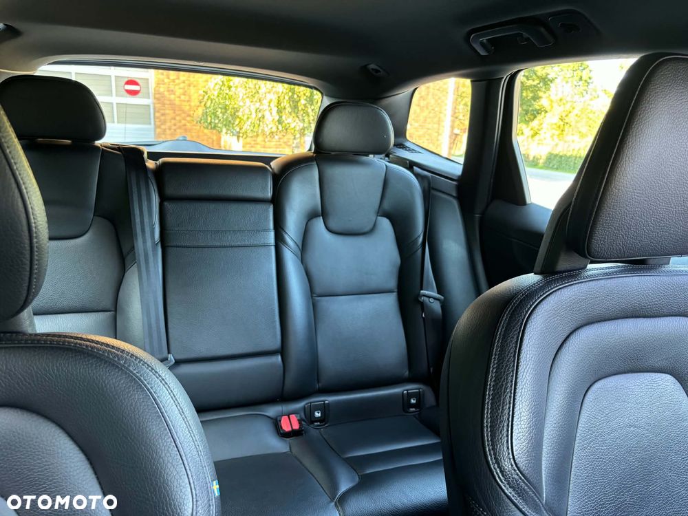 Volvo XC 60 D4 AWD R-Design - 23