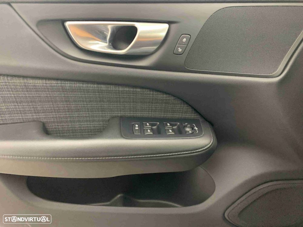 Volvo V60 2.0 B4 Essential Auto - 11