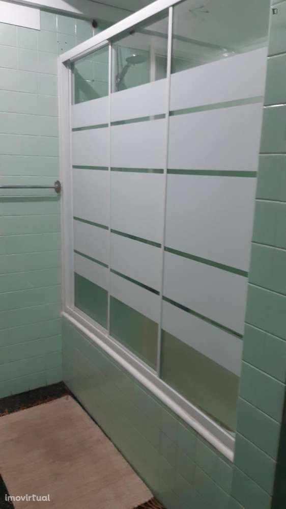 Quarto - localizado em Baixa Coimbra - Grande imagem: 3/14