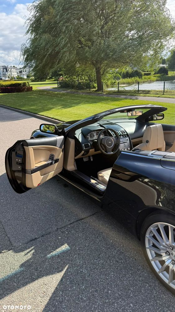 Aston Martin DB9 - 12