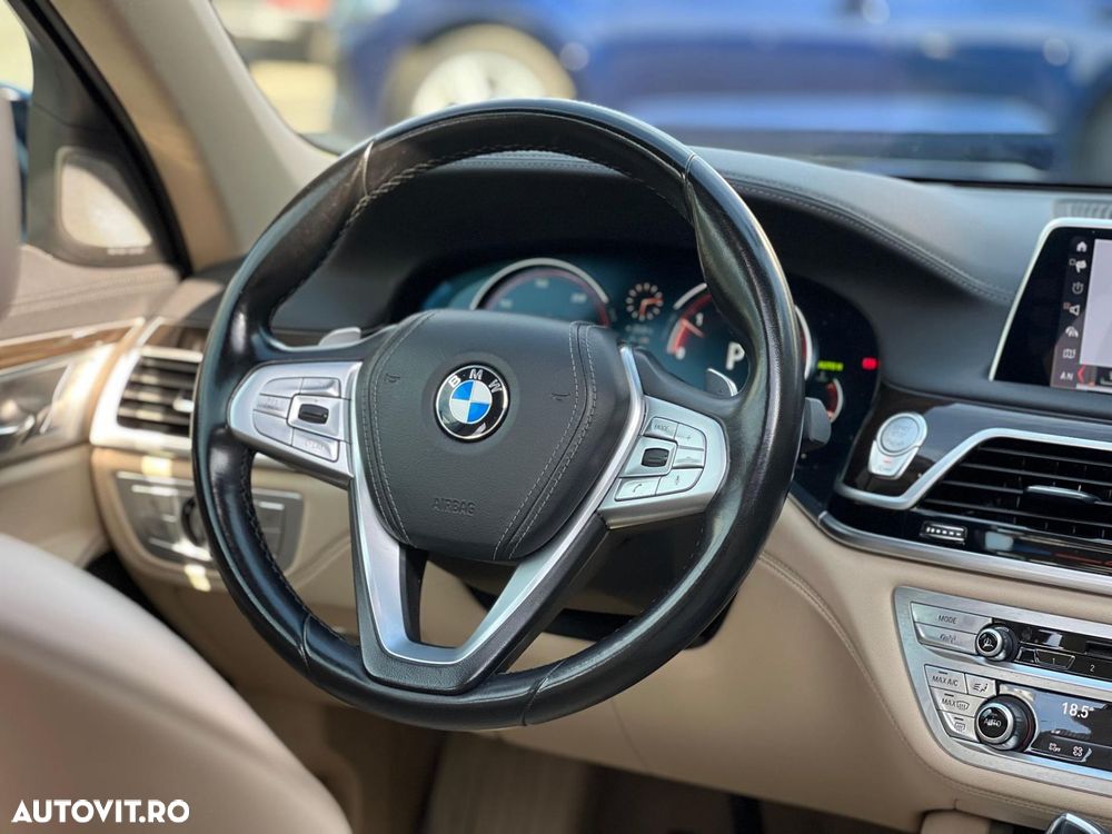 BMW Seria 7 - 32
