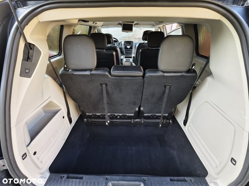 Chrysler Town & Country ver-3-6-touring - 33