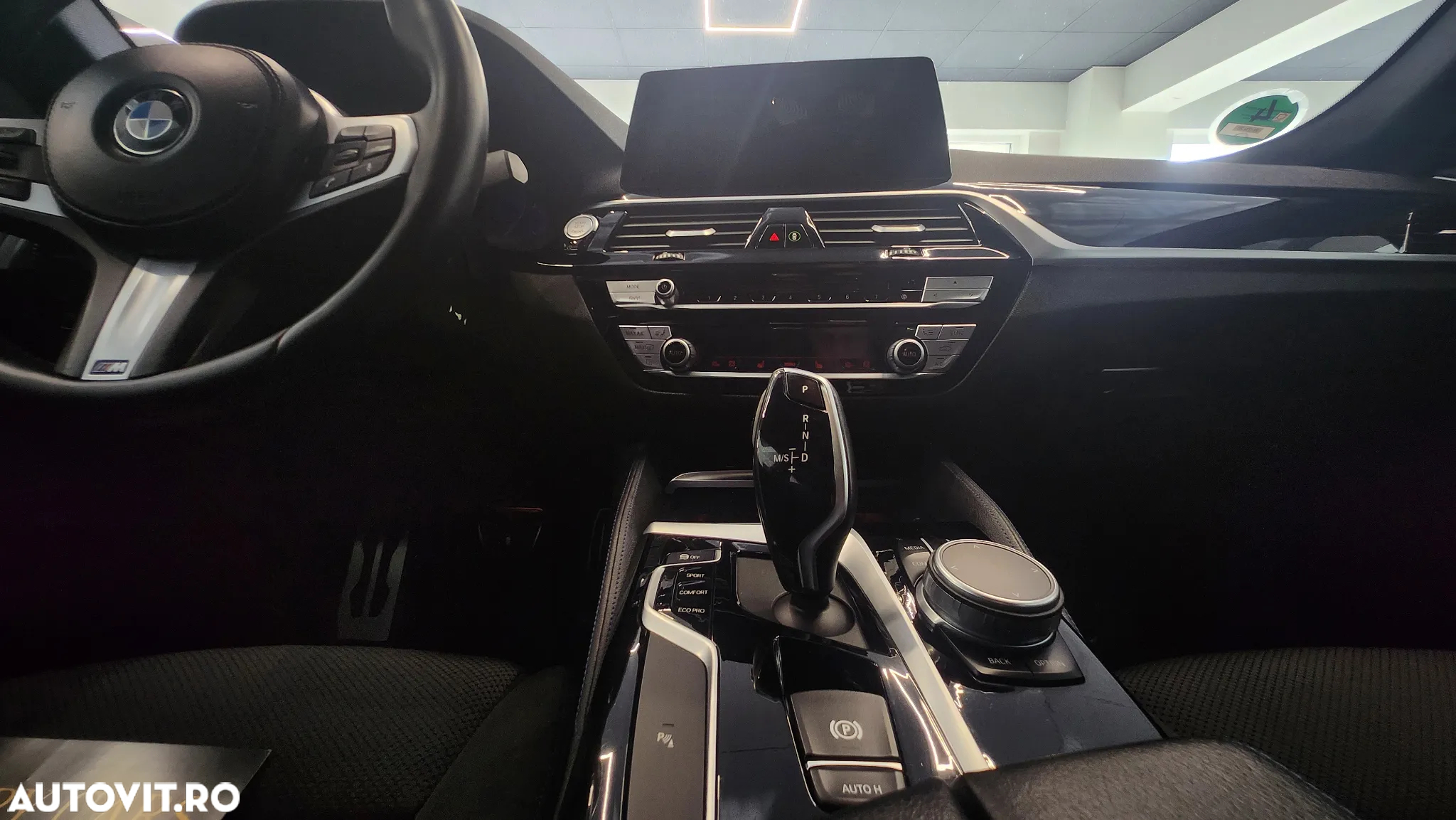 BMW Seria 5 520d xDrive AT - 36