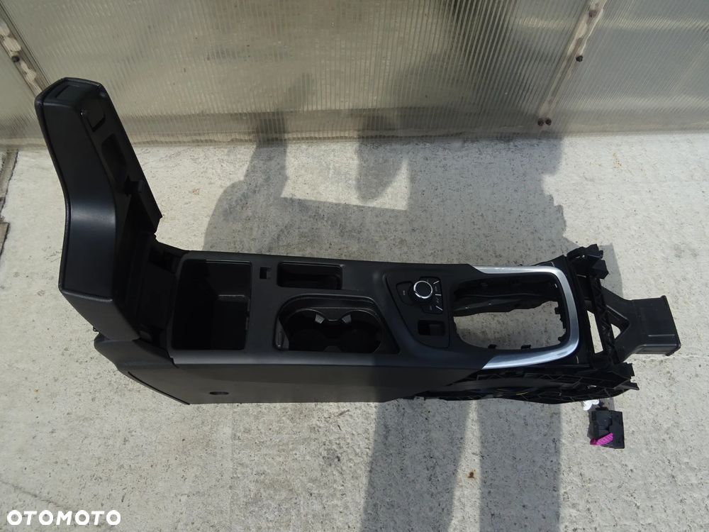 ZAKOŃCZENIE KONSOLI ŚRODKOWEJ GNIAZDO 12V PANEL CZARNY NAWIEWY TYŁ OPEL INSIGNIA A - 6