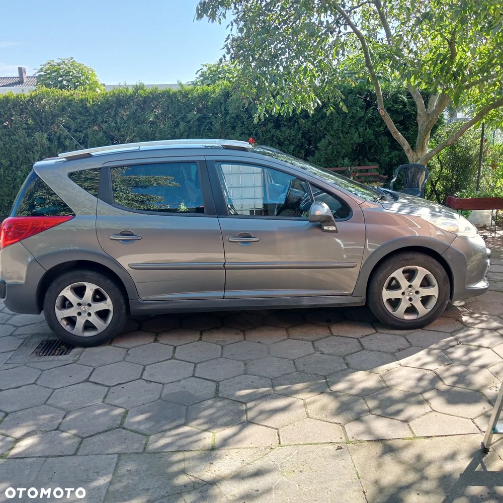 Peugeot 207 - 1