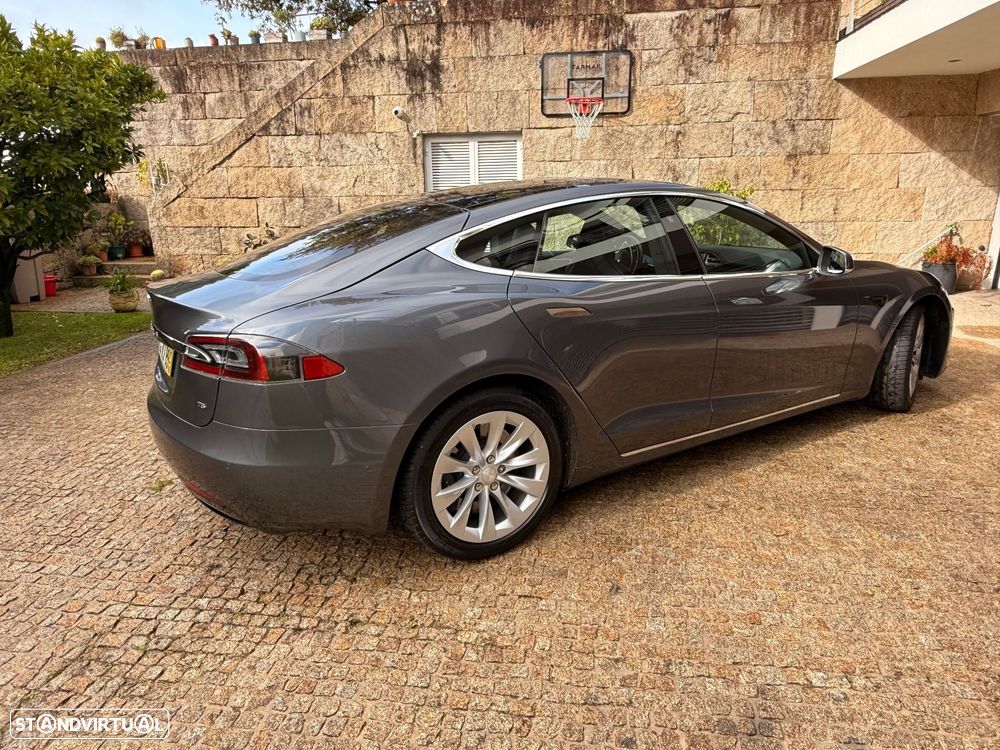 Tesla Model S - 3