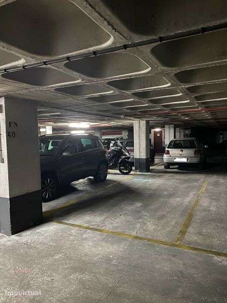 Arrendo Lugar de Garagem em Benfica (carro + mota) - Grande imagem: 4/6
