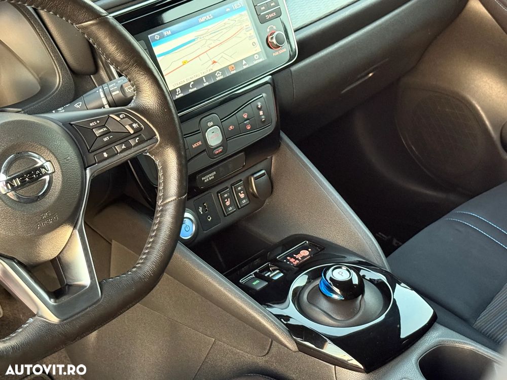 Nissan LEAF 40 kWh N-Connecta - 17