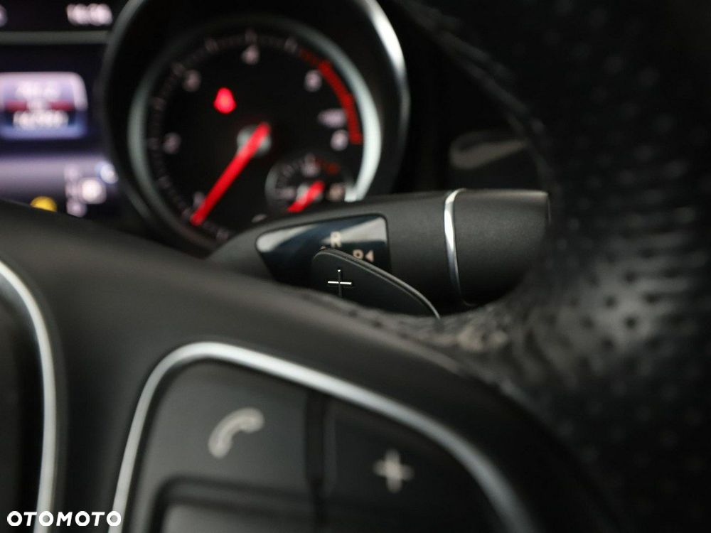 Mercedes-Benz CLA 180 d 7G-DCT - 33