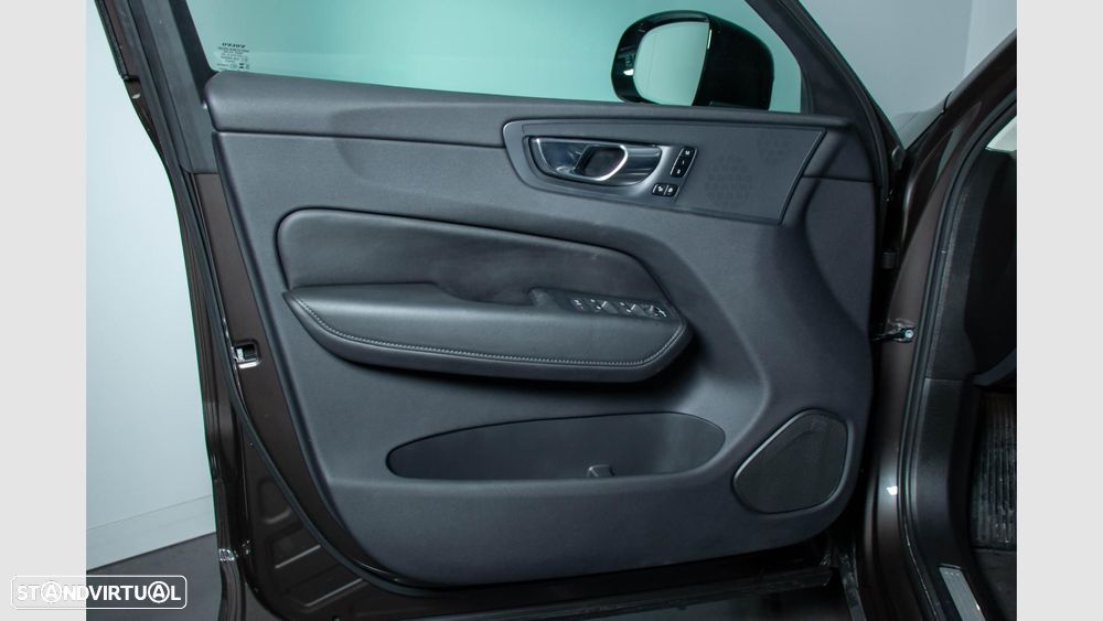 Volvo XC 60 2.0 T6 PHEV Core AWD - 19