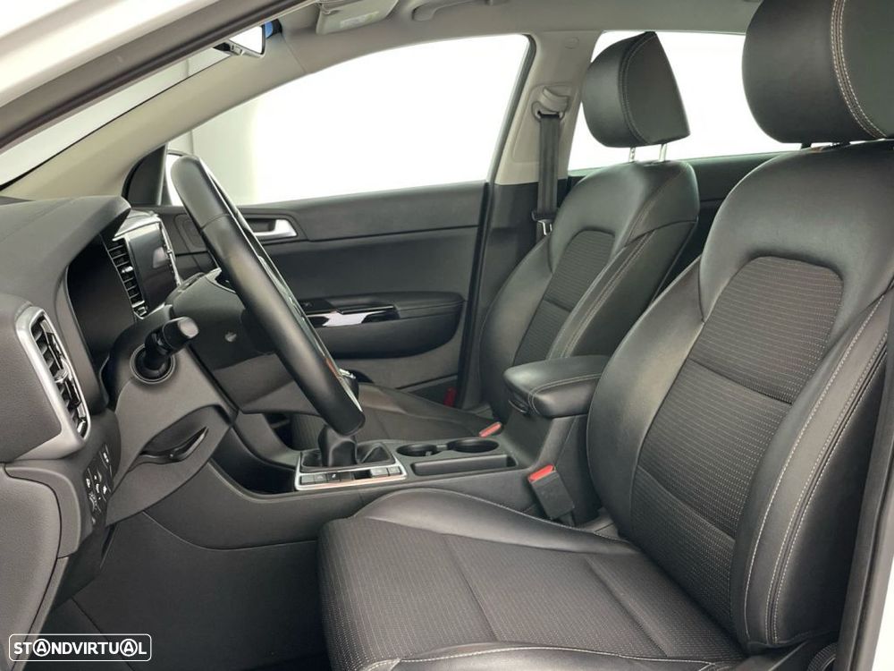 Kia Sportage 1.6 CRDI ISG MHEV GT Line — fotografia 17