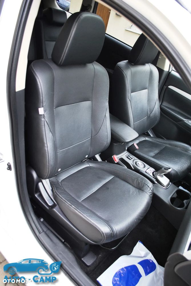 Mitsubishi Outlander Instyle NAVI + - 29