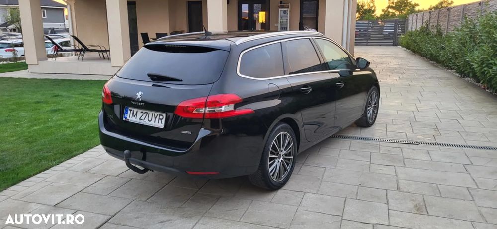 Peugeot 308 - 8