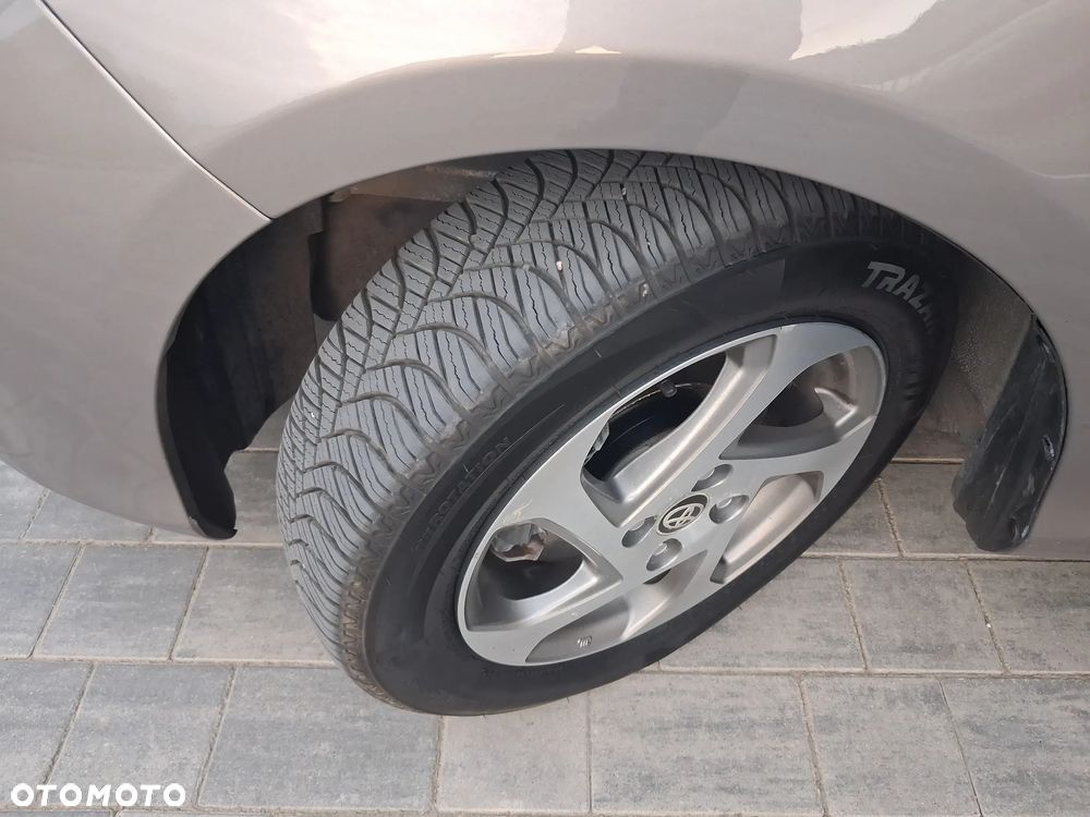 Toyota Yaris Hybrid 100 Dynamic - 28