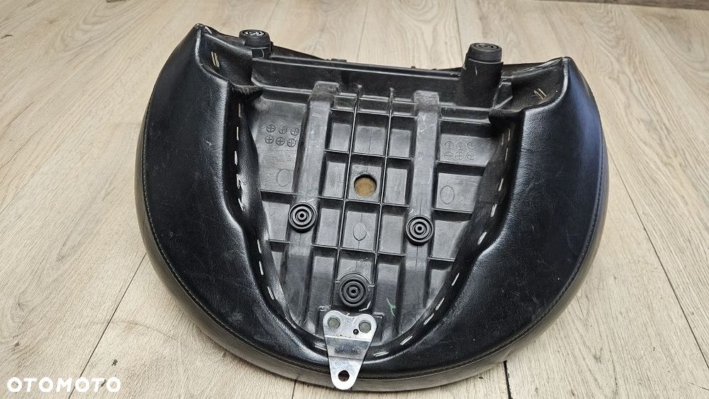 Siedzenie kierowcy Yamaha XVS1100 Drag Star Classic / V-Star - 5