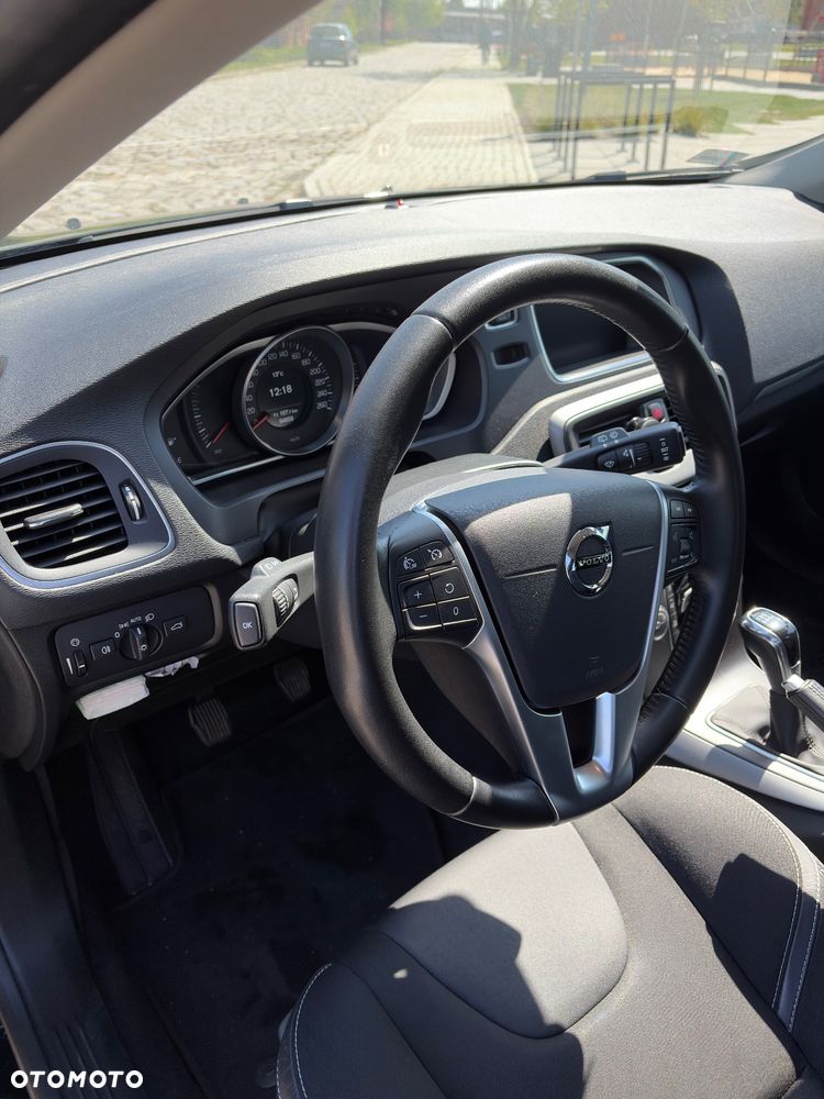 Volvo V40 T2 Momentum - 21
