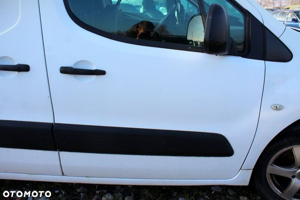 Citroen Berlingo 2008 1.6HDI 9HX (MASKA, ZDERZAK, LAMPA, BŁOTNIK, DRZWI, SZYBA, FOTEL) - 6