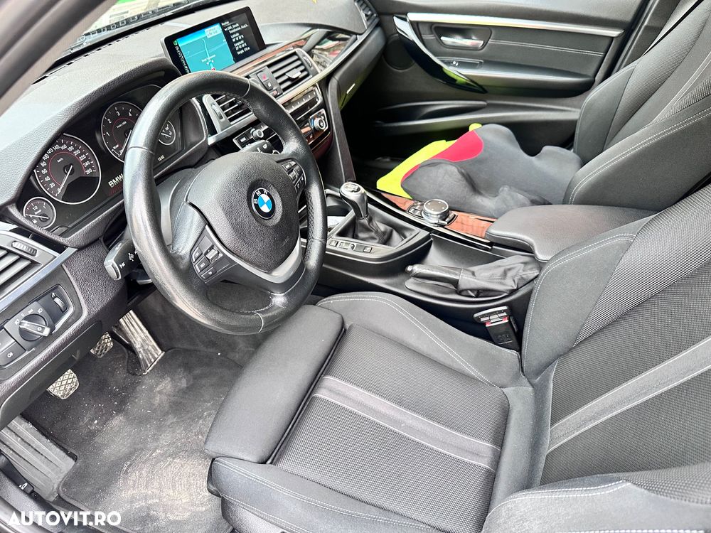 BMW Seria 3 318d xDrive Luxury Line Purity - 13