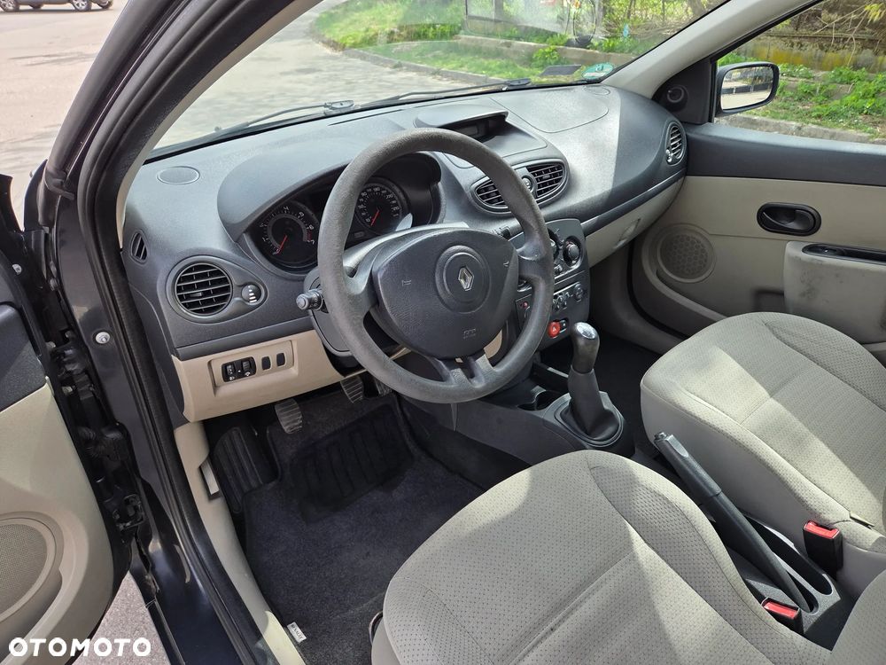 Renault Clio 1.2 16V Emotion - 11