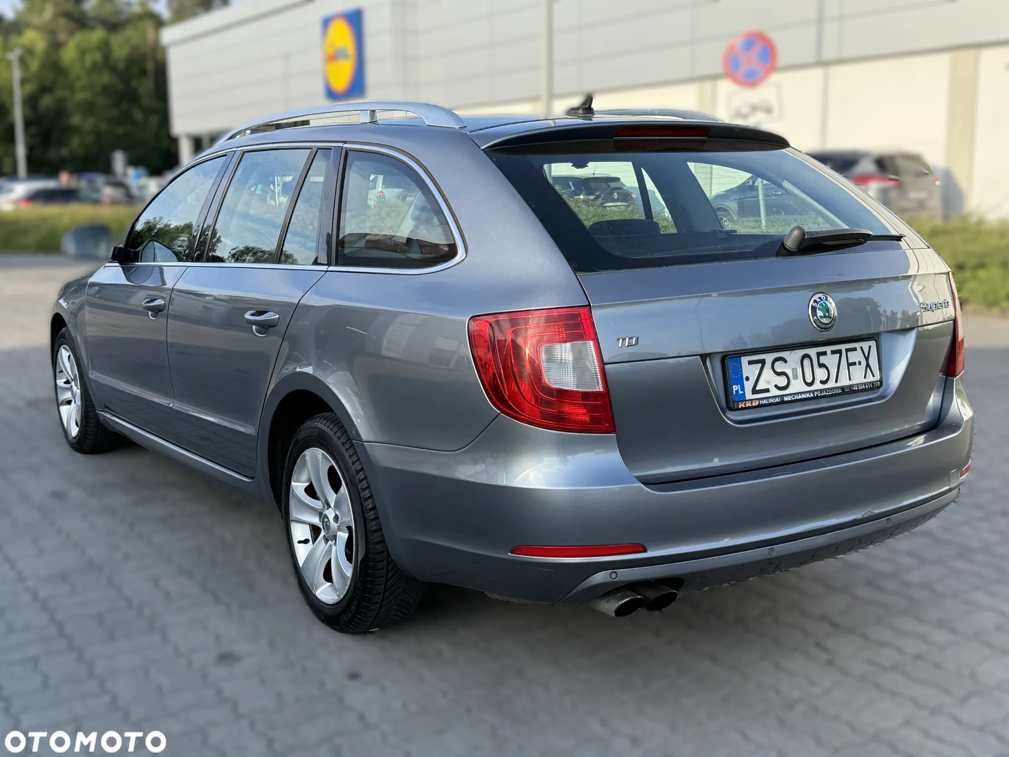 Skoda Superb 2.0 TDI Ambition DSG - 6
