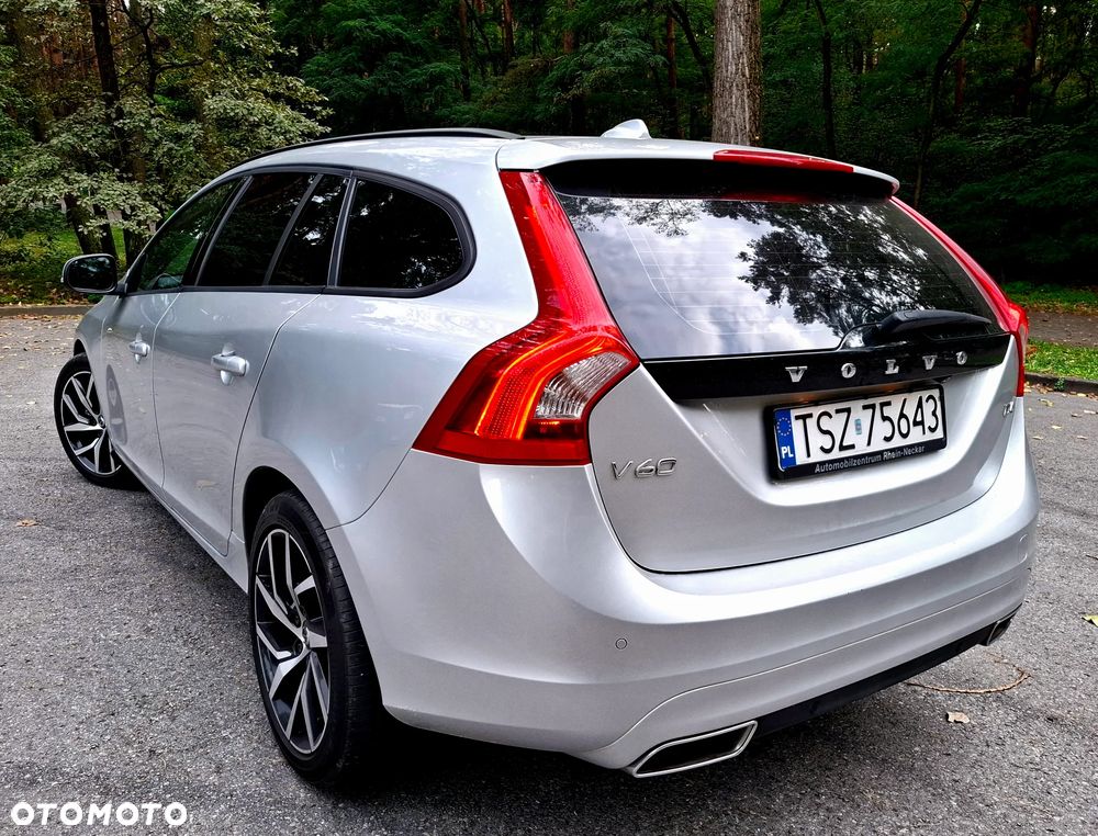 Volvo V60 D4 Momentum - 16