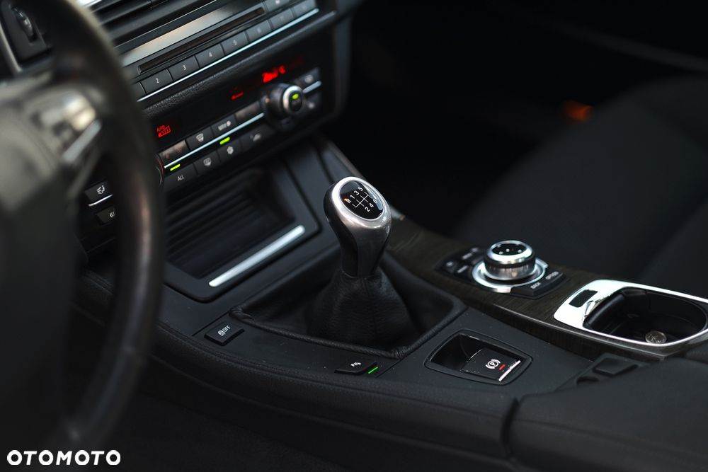 BMW Seria 5 520d - 27