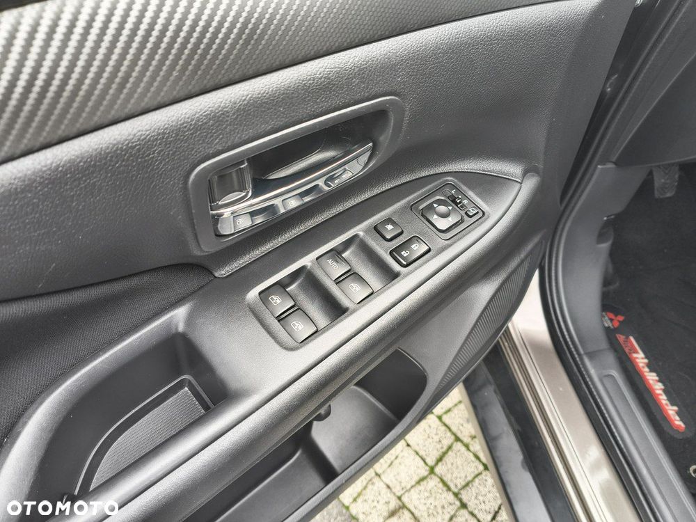 Mitsubishi Outlander - 15