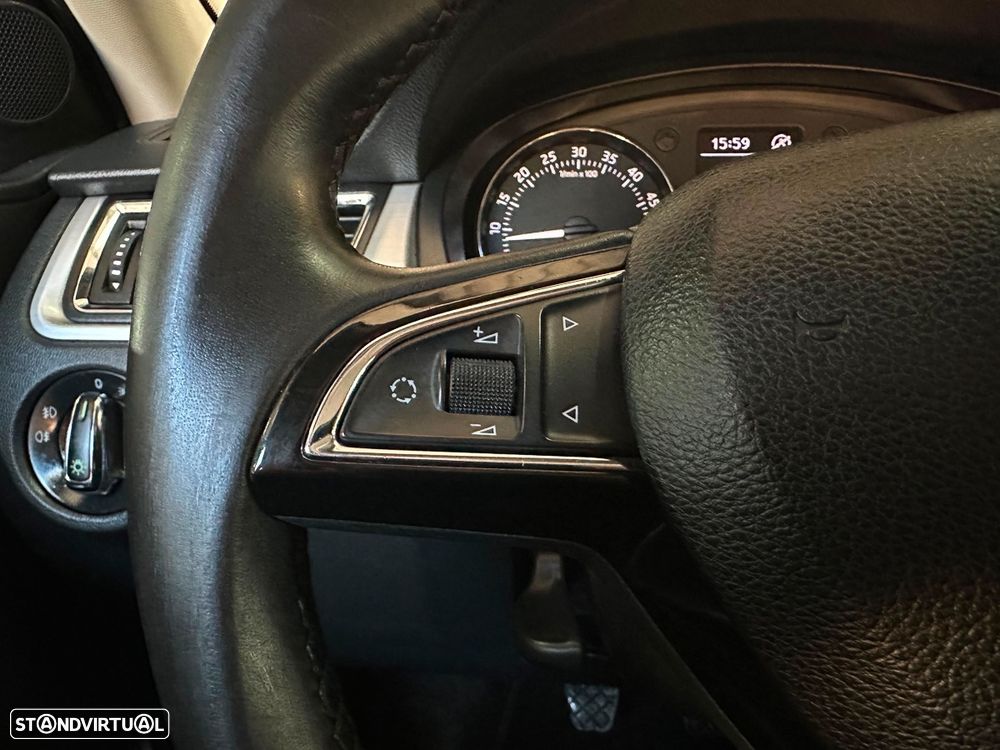 Skoda Rapid Spaceback 1.6 TDi Elegance - 22