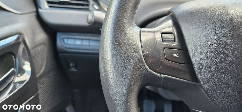 Peugeot 208 - 19