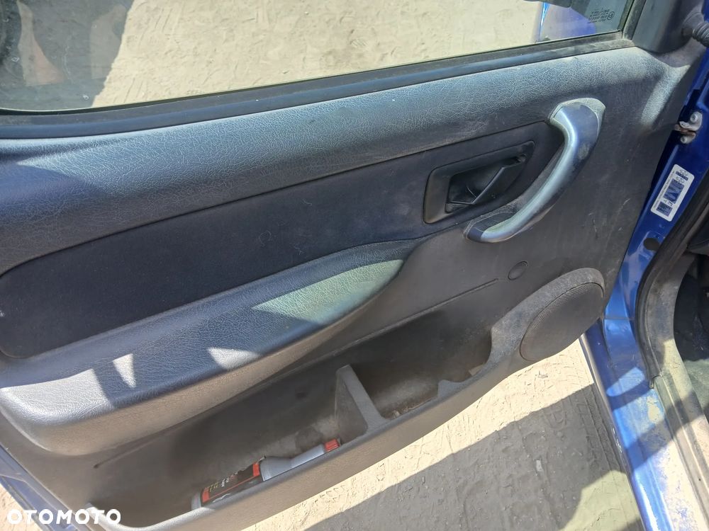 BERLINGO CITROEN KMH 1.4 - maska pokrywa silnika klapa bagażnika zderzak lampa reflektor pas przedni stop lampy halogeny przeciwmgłowe odblaski grill atrapa znaczek błotnik błotniki drzwi zbiornik wlew paliwa szyba lusterko klamka klamki zamek - 6