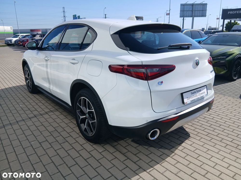 Alfa Romeo Stelvio 2.0 Turbo Executive Q4 - 12