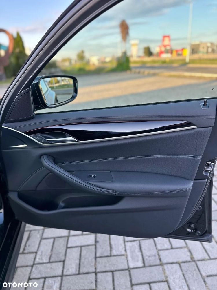 BMW Seria 5 530d xDrive Luxury Line - 21