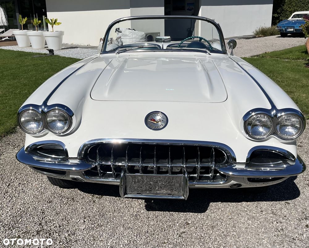 Chevrolet Corvette - 5