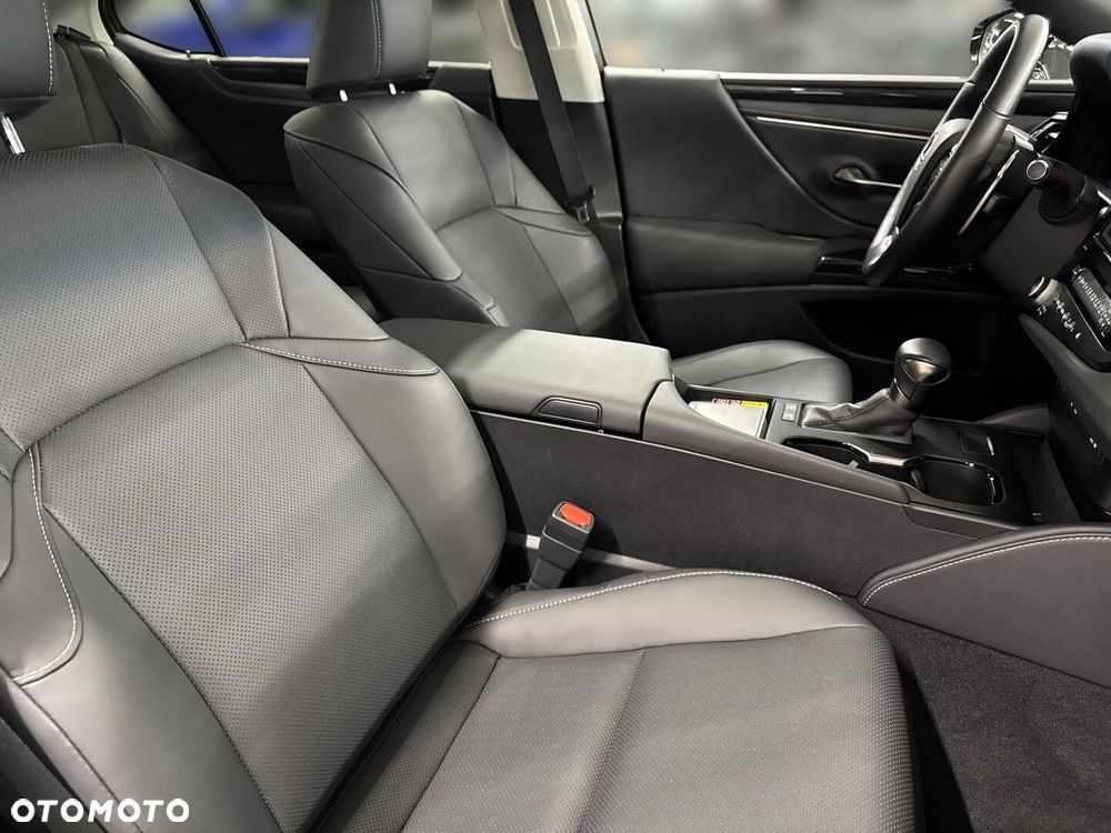 Lexus ES 300h Business Edition - 28
