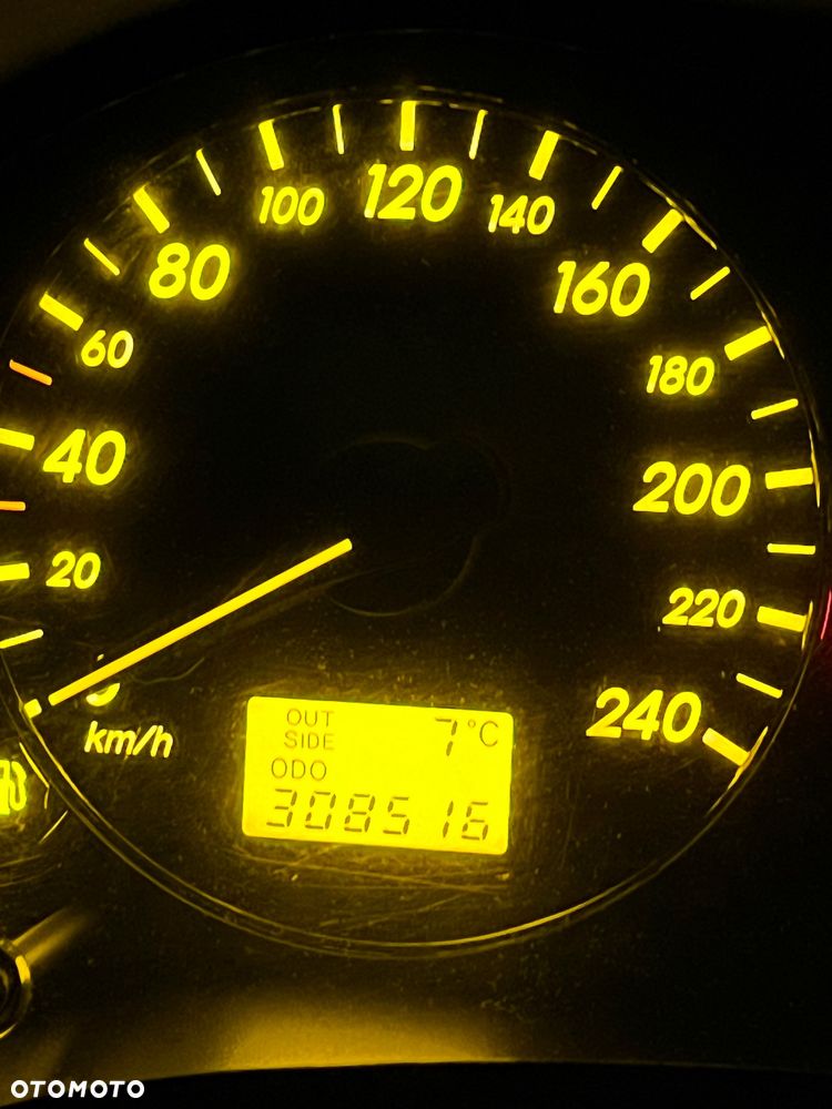 Toyota Avensis 2.0 VVT-i High - 17