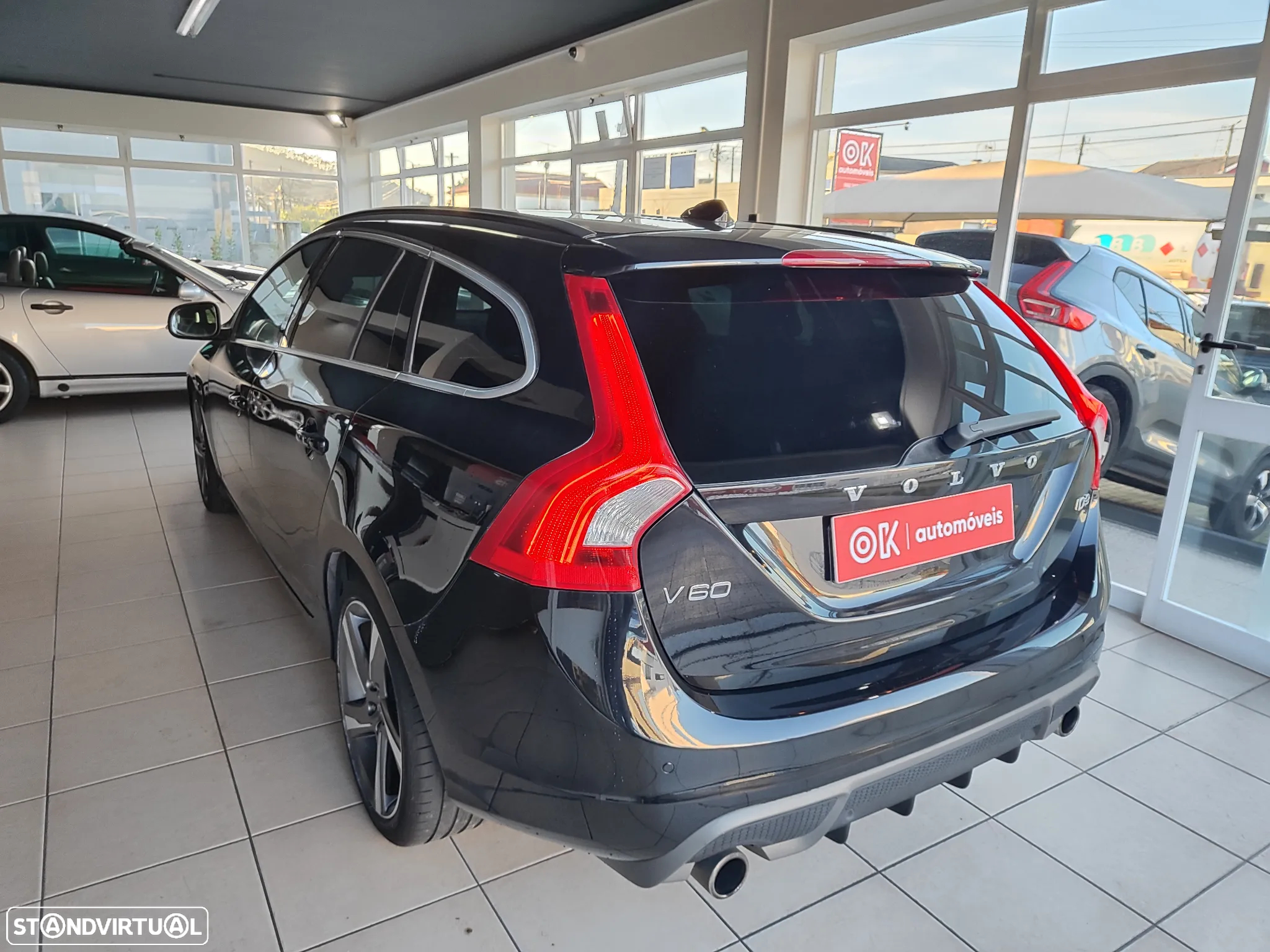 Volvo V60 2.0 D3 R-Design Start/Stop - 8