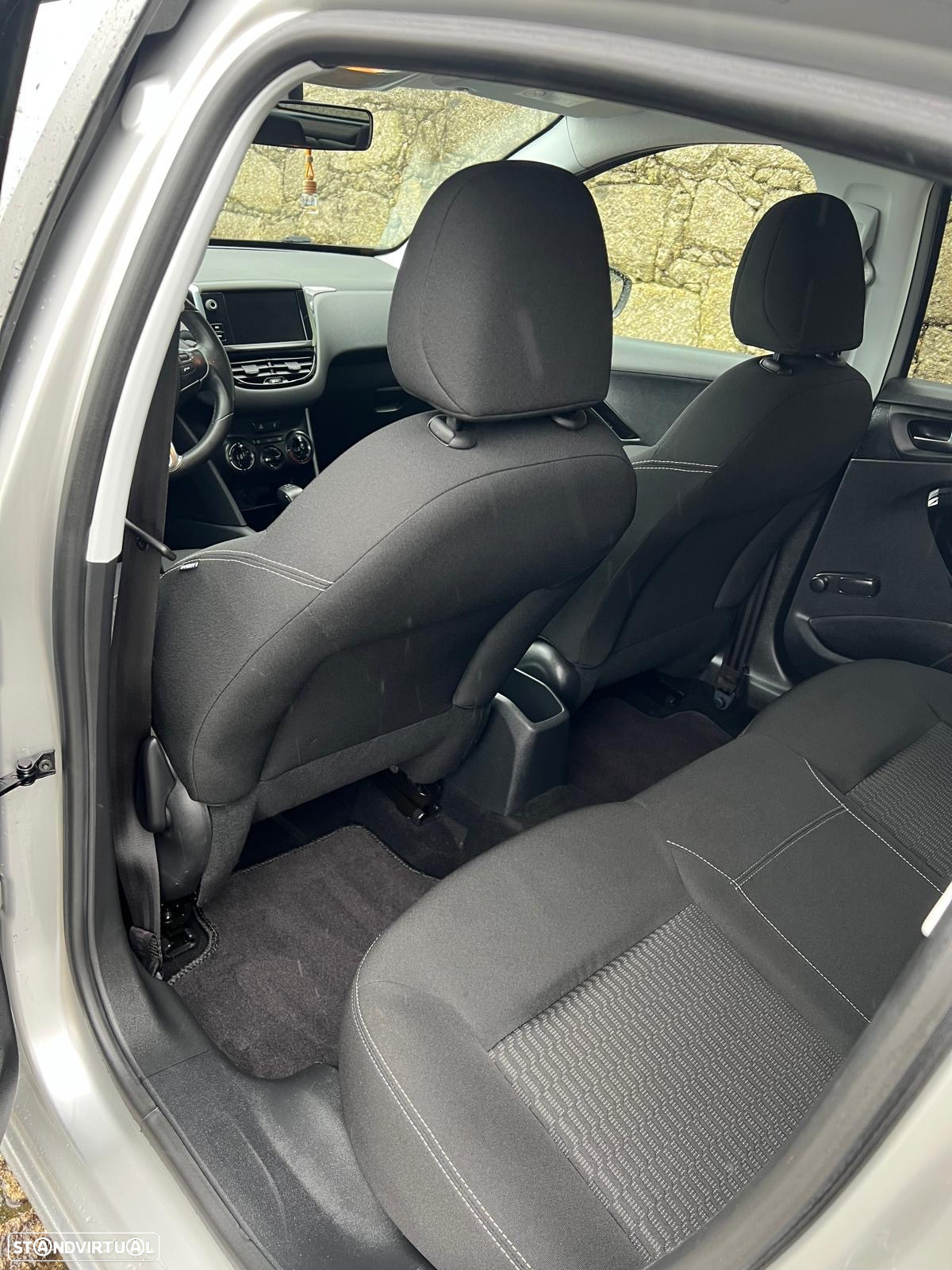 Peugeot 208 1.6 BlueHDi Style - 16