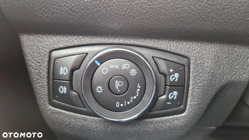 Ford Tourneo Courier 1.0 EcoBoost S&S Titanium - 33