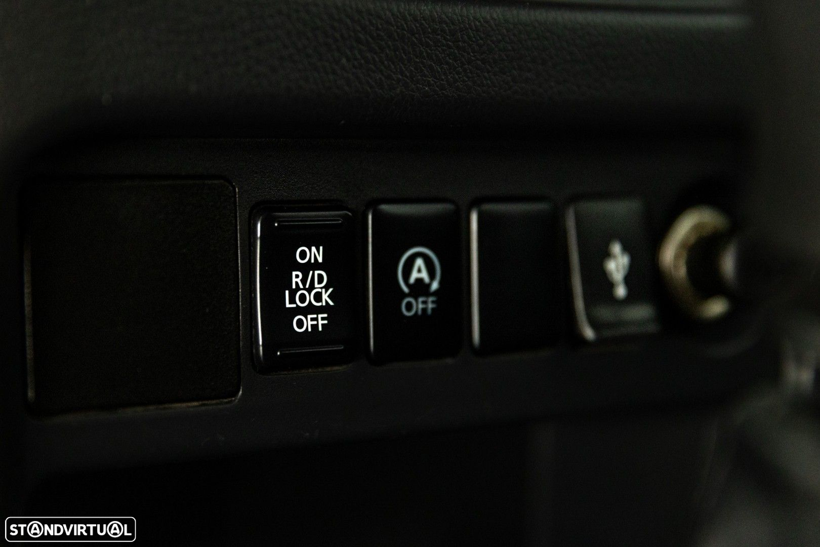 Mitsubishi L200 2.4 DI-D CD Invite 4WD - 14