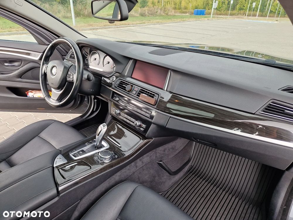 BMW Seria 5 525d Touring Luxury Line - 9